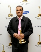 الفنان محمد البلوشي استلم جائزة أفضل مطرب عربي برأي لجنة التحكيم نيابة عن الفنان عبدالمجيد عبدالله