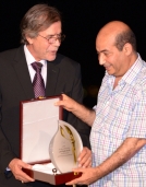 تكريم الأستاذ طارق الشناوي عضو لجنة التحكيم عن فئة (أفضل عمل اجتماعي)