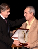 تكريم الأستاذ عبدالخالق المشعل عضو لجنة التحكيم عن فئة (أفضل سيناريو)
